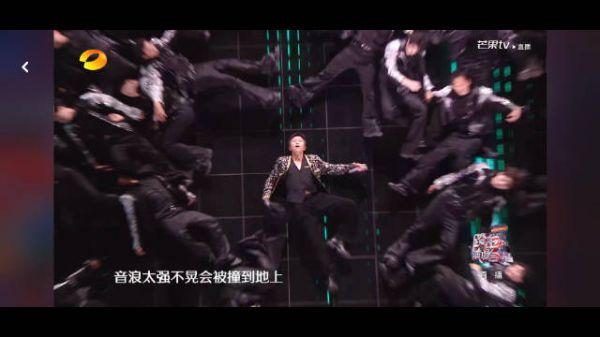 不开玩笑，邓超全开麦唱跳7分钟打败内娱80%歌手，满场跑气血好足