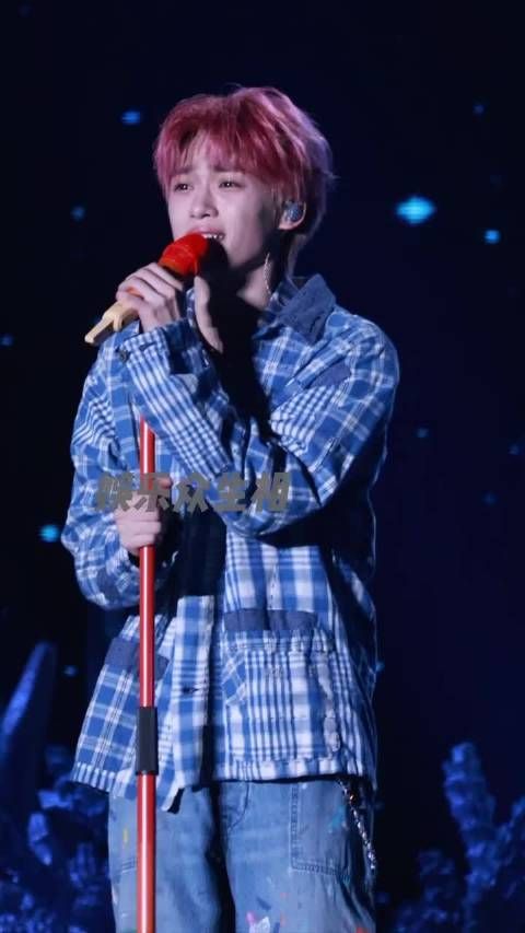 《我怀念的》 眼睛亮亮的 像快哭了一样