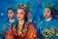 《红楼梦》：为什么太监敢敲诈荣国府？不怕元春算账吗？