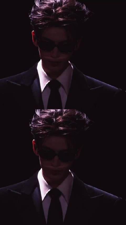 网友建议春晚导演组安排张凌赫左下角走全场