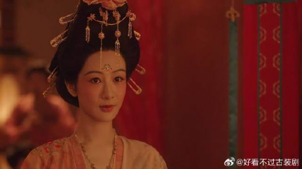 小妾精心打扮,自信比何淮芳漂亮,何淮芳妆容轻松秒杀