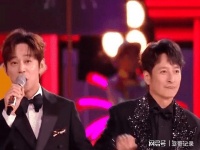 芒果跨年李维嘉罕见露面！与何炅同台唱歌，疑似吃胖脸颊发福严重