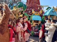 上海海昌公园迎节日大客流，全天有超百场演艺活动