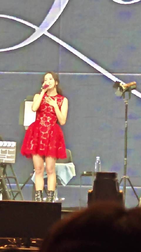 姐姐生日快乐呀！喜欢你的第六年了，去年见了面今年也要见面呀！好想好想你