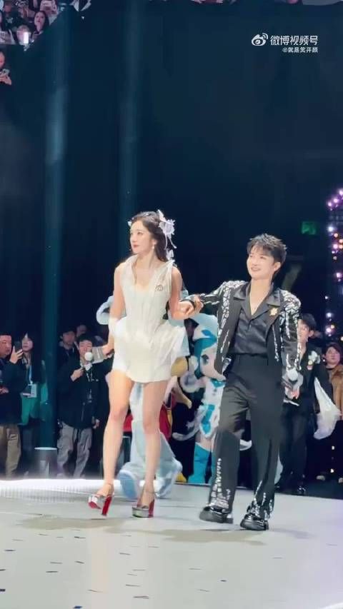 杨幂现实中有多漂亮啊,想都不敢想