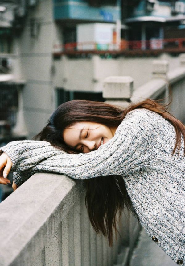 蔡文静笑容甜美。