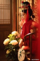 李商隐最经典的一首悼亡名篇，物是人非事事休，读来叫人黯然销魂