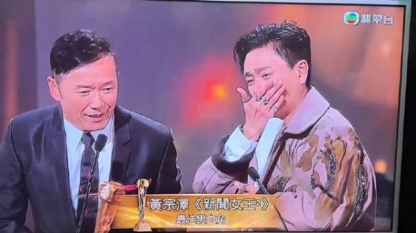 黄宗泽凭《新闻女王2》古肇华一角斩获TVB最佳男主角等两项大奖