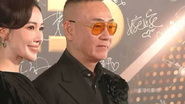 今晚又到TVB颁奖典礼了，林保怡和李施嬅一起走红毯