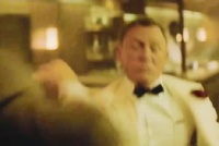 克雷格拍007打断巴蒂斯塔鼻梁，片场尖叫拥抱化解