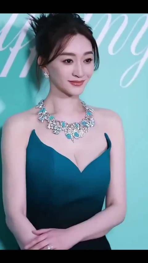 49岁李小冉不生子不惯人,直言不生快乐、怒怼前辈迟到