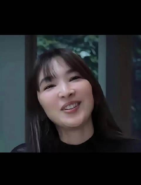 吴佩慈近况曝光，48岁四孩宝妈香港生活