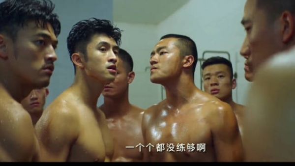 队里洗澡都能差点干起来，都是男人的地方太容易发生矛盾