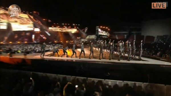 SEVENTEEN三年前金唱片献演四曲目