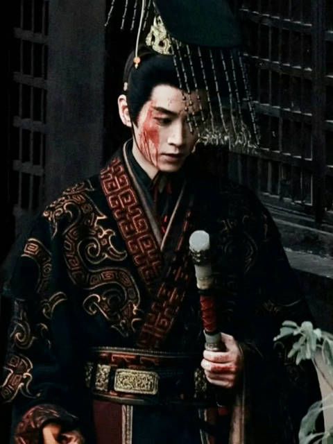 陈晓8年后再演古装嬴政，状态依旧英气挺拔