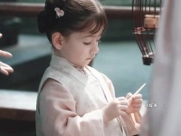 荣善宝把荣筠溪的女儿带回家，收她做女儿