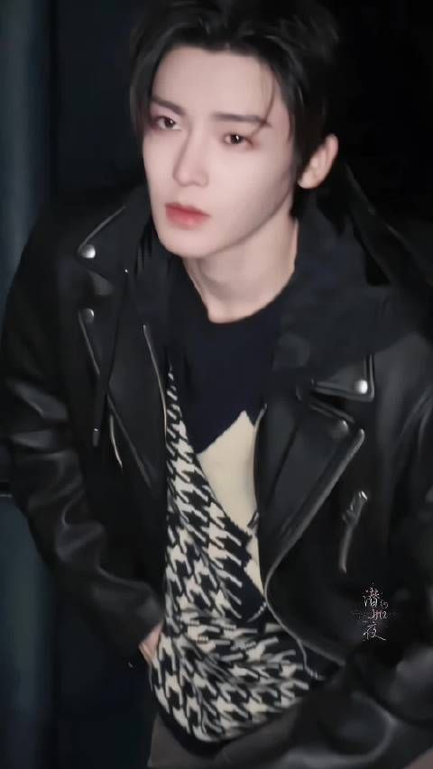 侯明昊演绎万妖之王，笑颜传递力量