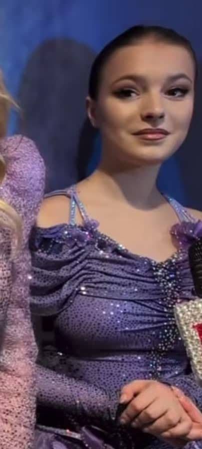 小汘绝美侧颜 谁看谁做噩梦，长成这样赔我点钱吧