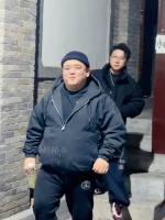 2026016张鹤擎刘喆天桥下班 沉浸在抱一抱里的张老师