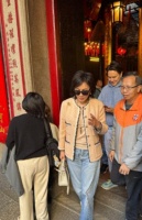 香港知名影后拜神穿搭价格不菲，一身疑超百万，自曝曾对他人动心