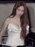 回顾2023年李圣经出席SBS演技大赏红毯的造型