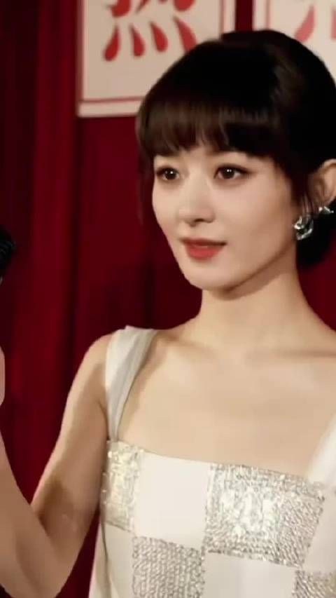 赵丽颖好美好萌，明晚 7:30腾讯➕央八小城大事开播