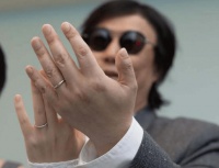 萧煌奇晒婚戒认爱结婚，温柔喊话：请大家为我们祝福