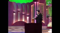 1993慈善晚会，梁朝伟现场边喝酒边唱歌，真是太拼了！