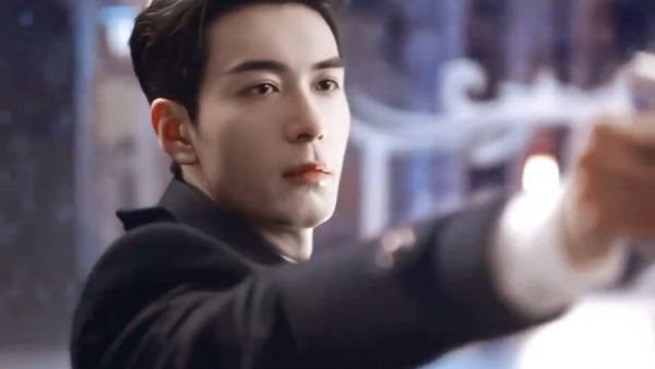 陈星旭《轧戏》NPC民国军装造型吸睛，戏外西装清冷切换自如