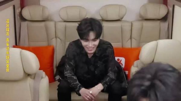 王鹤棣凭春熙路街拍进娱乐圈