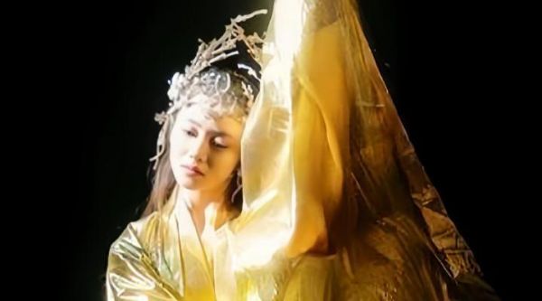 安利官上线!刘浩存舞绘三星堆金杖