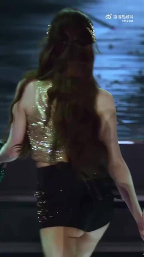 张元英二十出头的微笑臀，现在慢慢身材也好起来了