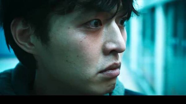 《诡异列车》一口气看完一整部恐怖片!