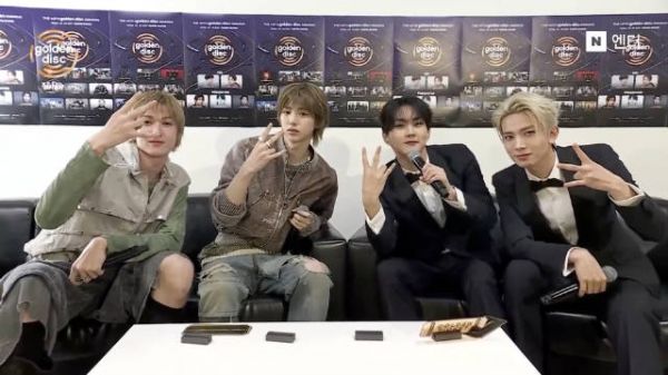 ENHYPEN与CORTIS成员金唱片奖后台互动