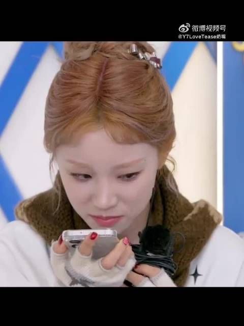 宋雨琦即兴哭戏整懵张真源,奔跑吧情绪来电互动有趣