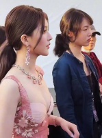 赵露思星光大赏红毯裸色高定亮相，获年度影响力艺人