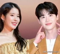 IU李钟硕新年撒糖，两人穿情侣装低调秀恩爱，被网友喊话结婚吧