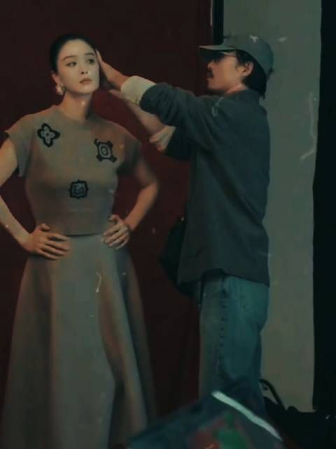 蒋欣一月封面曝光,新剧《欢聚》《多喜一家人》引期待