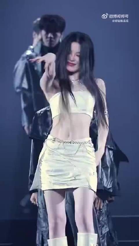 姚晓棠杭州演唱会收官，手写歌迷ID彩带传递幸福