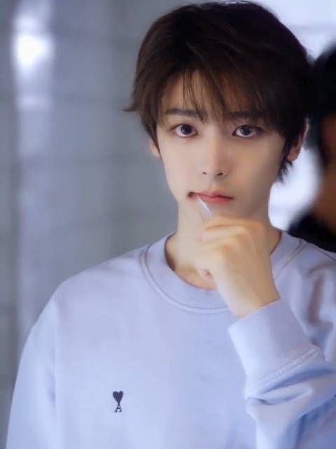 侯明昊回忆寒武纪角色捡子，称其为白月光