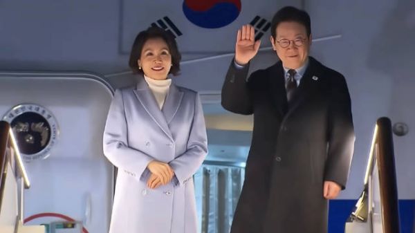 李在明夫妇访华人气爆棚，金惠景直播推荐韩国化妆品