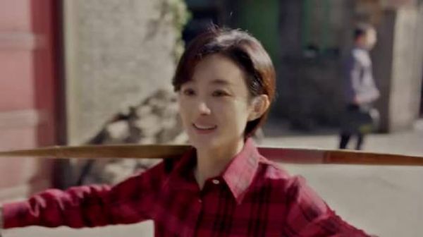 李秋萍入职首日遭排挤，外语回击坚定留任