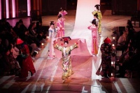 《甄嬛传》被搬上舞台，沉浸式戏剧如何让观众看得过瘾