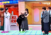 这个陈星旭就这么库哧一下把卢昱晓抱起来了！