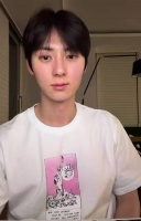 黄旼炫直播回应粉丝肿了更好言论