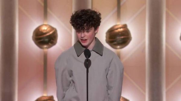 欧文·库珀凭借《混沌少年时》获得第83届电视类最佳男配角的现场