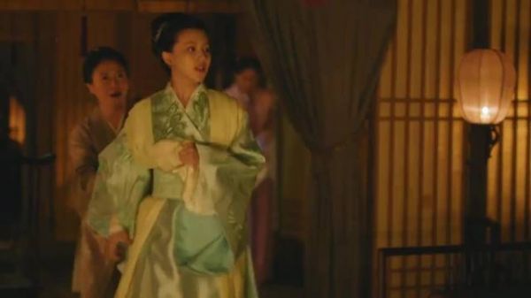 王若弗罚跪委屈哭诉,华兰面前泪如雨下