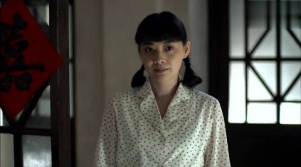 父母爱情：团长娶了大小姐，战友以为在家地位低，看这幕惊掉下巴