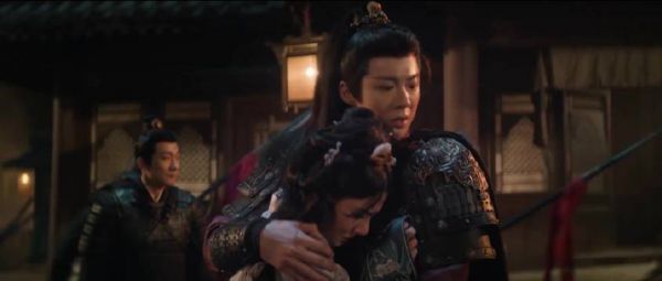 折腰理亏眼神清澈挨打未还手众人围观