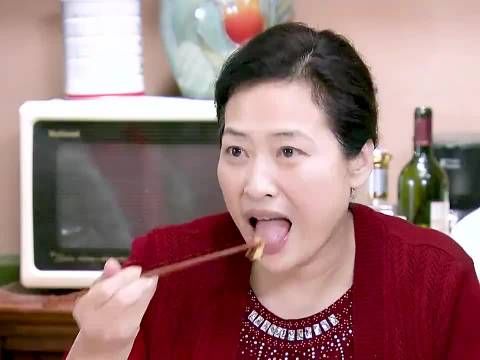 太颠了，女人嫁进门，要照顾六个老人